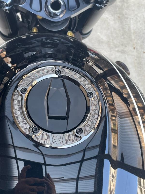 ちゃむ ビレット・ハニカム タンクキャップリング漆黒 z900rs Webike