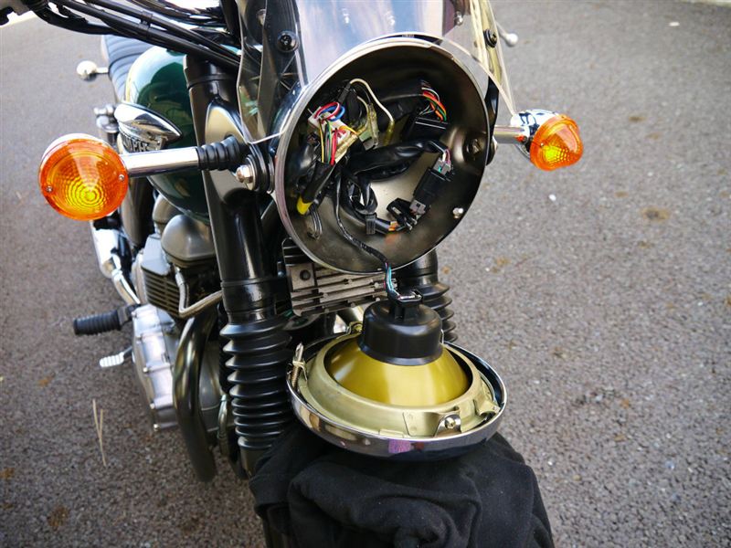 トライアフ純正ボンネビルヘツトライト擦り傷あり、