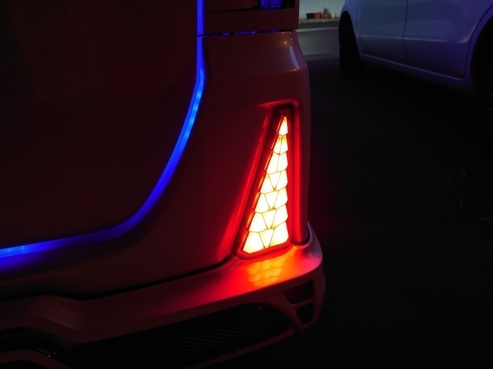 80ヴォクシーM-TEO テールランプ ＋リフレクター＋ウィンカー