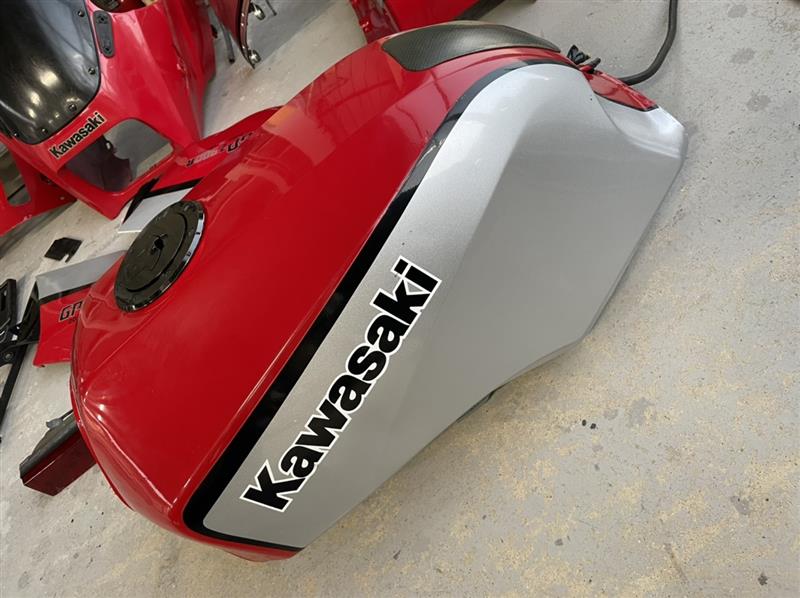 フェールタンクのメンテナンス第七弾: GPZ900R (ZX900-A8) 再生