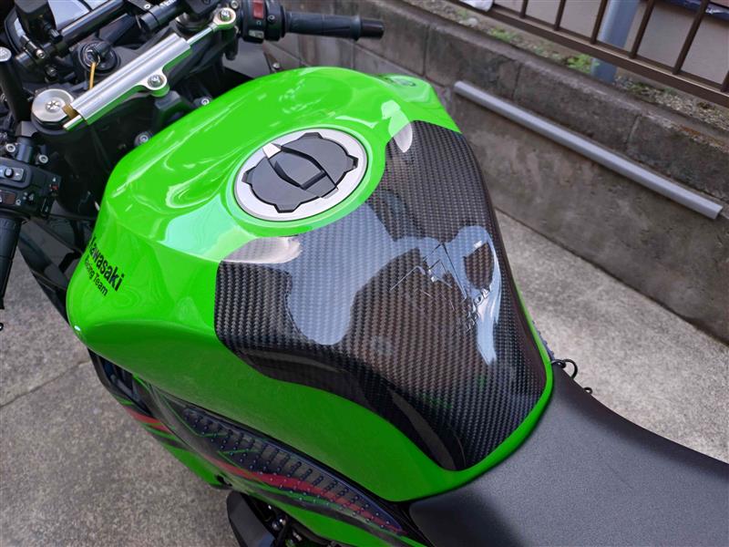 愛車ZX6R カーボンタンクカバー取り付け（カワサキ NinjaZX-6R）by