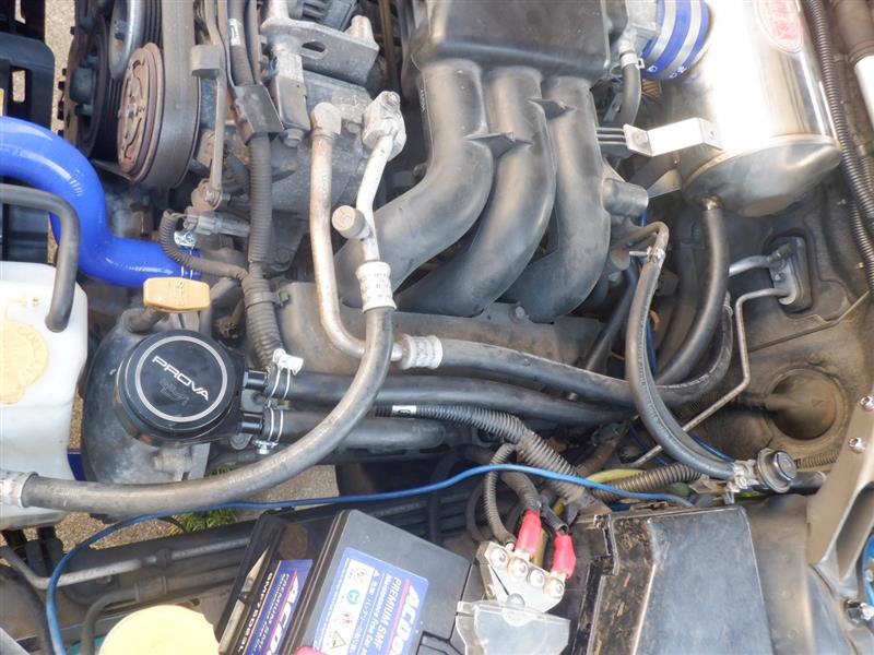 PCVバルブの交換とPROVAオイルセパレータの取り付け（スバル レガシィ