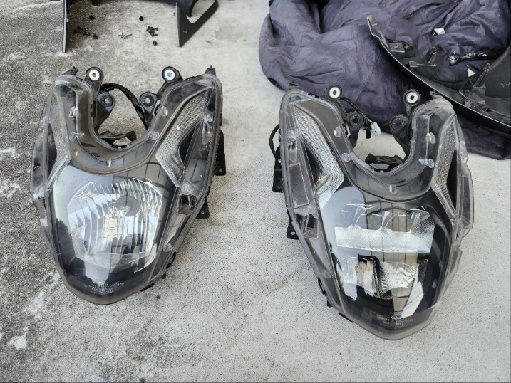 トリシティ125ヘッドライトLEDユニット