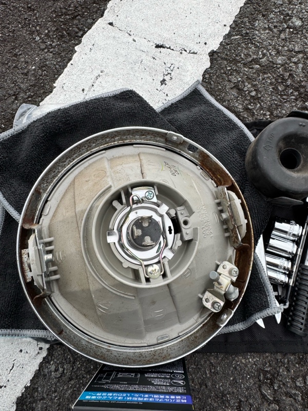 ヘッドライトバルブをハロゲンからLEDに交換（ホンダ CB1100）by マサ