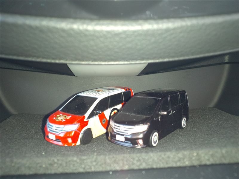 NISSAN SERENA x ONE PIECE ミニカー 4台セット 日産(純正) セレナ