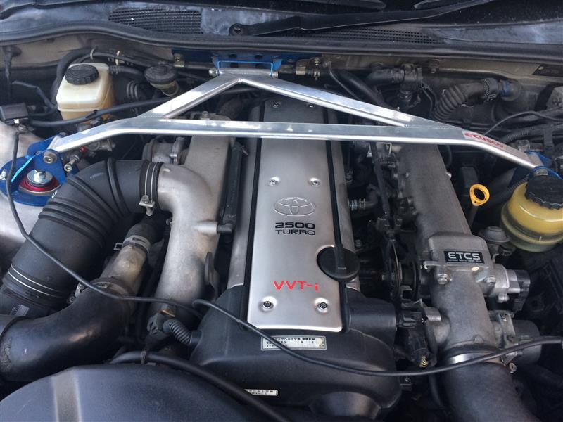 1JZ-GTE（vvt-iナシ）搭載エンジンのプラグカバーガンメタ