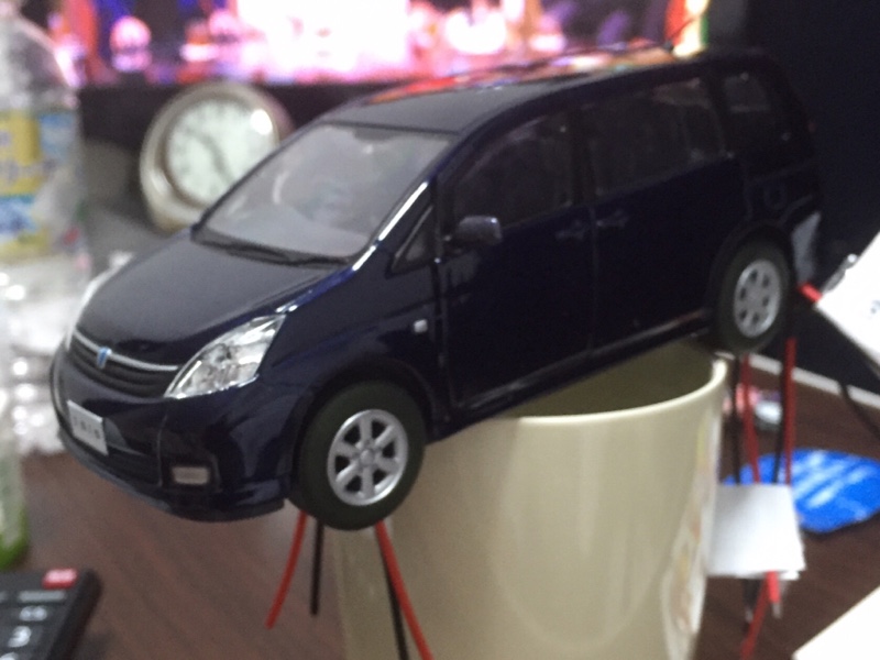 1/30 トヨタ アイシス プラタナ Isis カラーサンプル 非売品 ミニカー