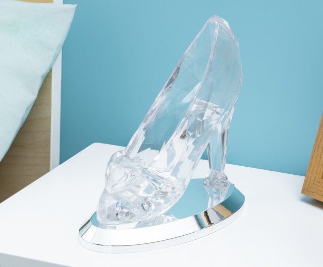 ディズニーストア シンデレラ フィギュア ライトアップ ガラスの靴