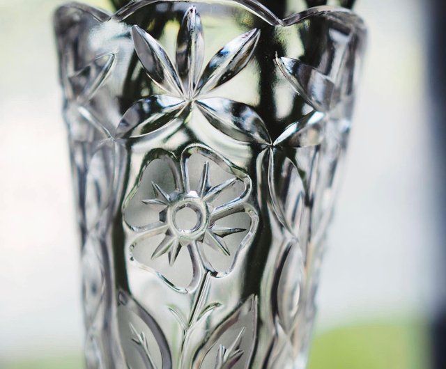 チェコ ボヘミア クリスタル 美しいガラス CRYSTAL エッチング花瓶