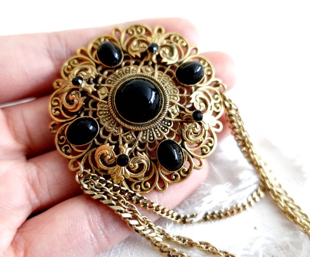 ロイヤルブラックストーンダークフラワーイエローペンダントチェーン