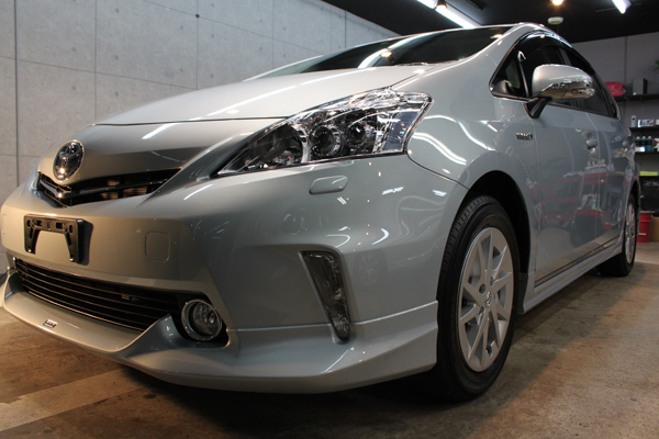 トヨタ プリウスα 新色クリアーストリームメタリックを本当の美しさへ