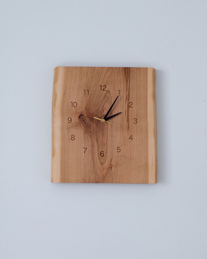 木の壁掛け時計 mimi 山桜/たて 270 | cocochi ｜ 家具と服と暮らしの