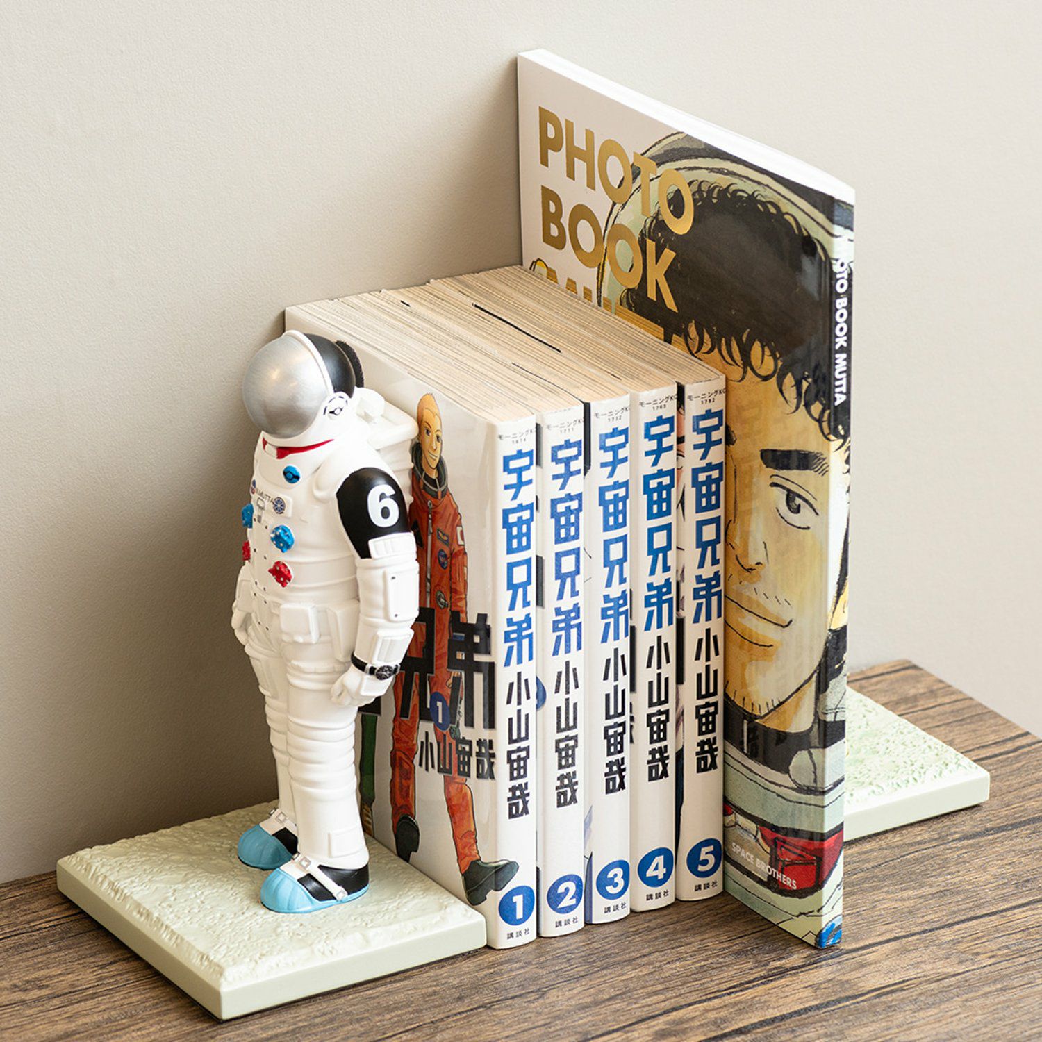 宇宙兄弟 ブックスタンド 宇宙兄弟43巻 の発売日が【9月22日（