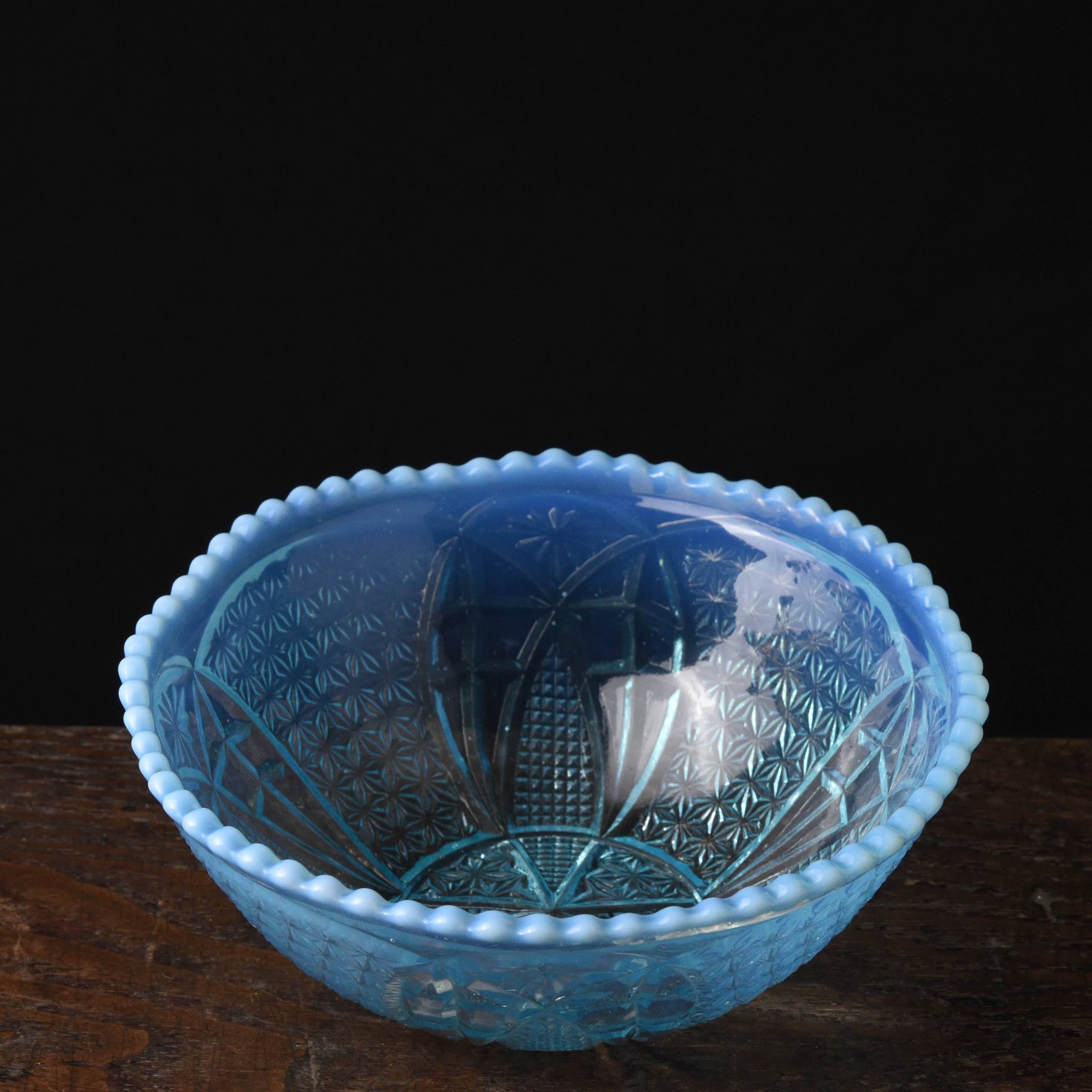 み*し様 乳白 青縁 スミ入れ鉢 み*し様 乳白 青縁 スミ入れ鉢