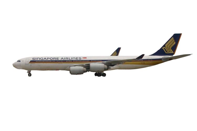 04640 Phoenix Singapore Airlines / シンガポール航空 A340-500 9V