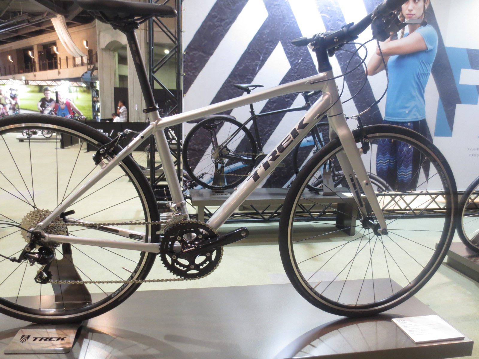 TREK2017年モデル FXS4 #クロスバイク シルバー TREK2017年モデル FXS4