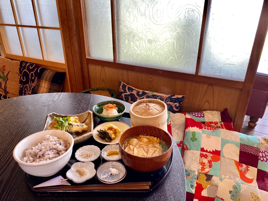 昭和ガラス」を求めて岩倉へ！型板ガラスめぐり散歩～石塚硝子の社員