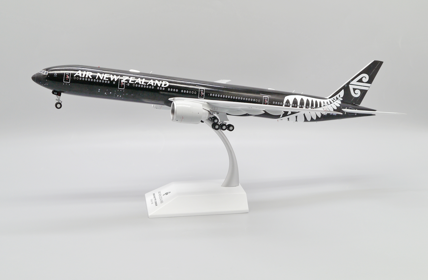 Boeing 777-300ER スケール1:200 Boeing 777-300ER スケール1:200 JC