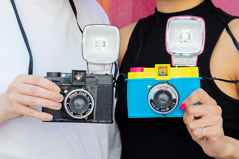 ロモグラフィー、中判フィルムカメラ「Diana F+」の人気モデルを再販