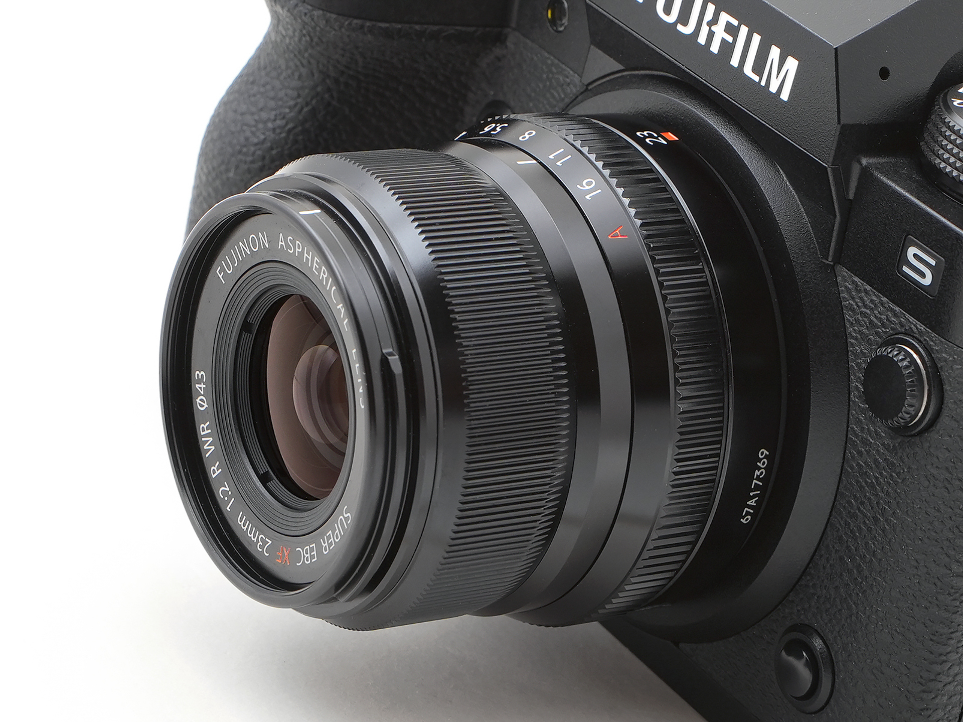 交換レンズレビュー：“小さくて軽い” 35mmAF単焦点レンズを一挙紹介