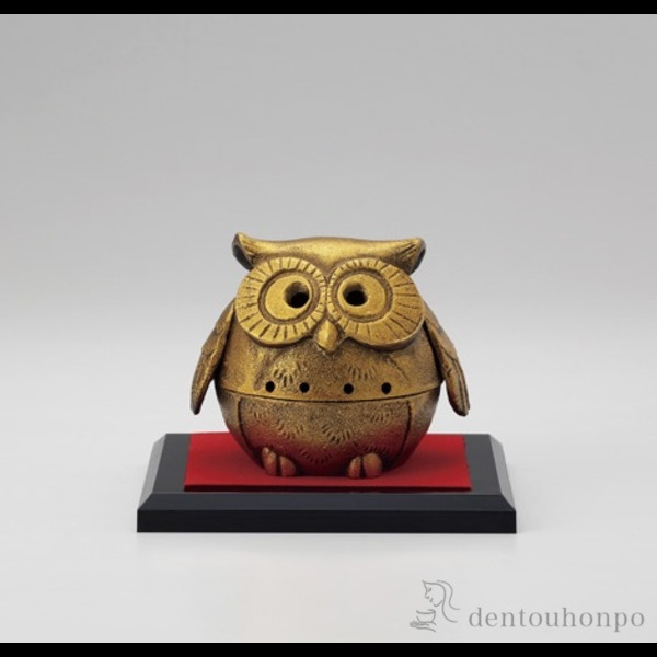 送料無料】 ふくろう君 鉄製 金 台付き / フクロウ 置物 玄関 風水