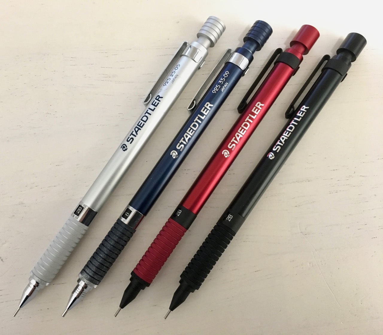 東急ハンズ限定ステッドラーと通常のステッドラー925 25・35製図用