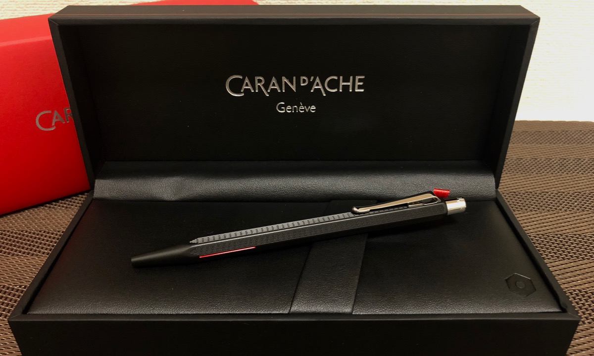 ボールペンレビュー】エクリドール レーシング・マット感のある