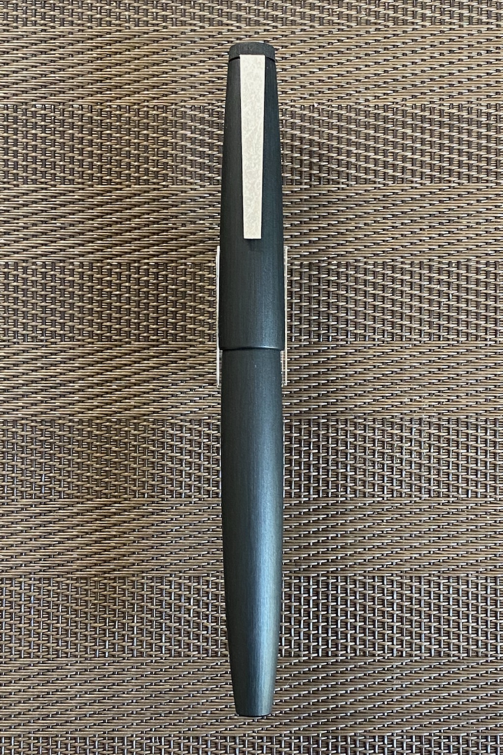 LAMY2000万年筆レビュー・究極にまで機能美を追求したシンプルな一本