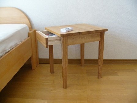 ベッドサイドテーブル: DIY建築士の日々