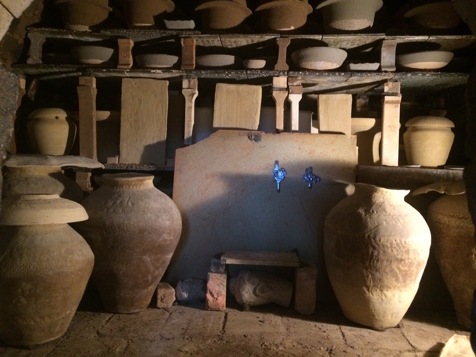 Pottery making | 独華陶邑