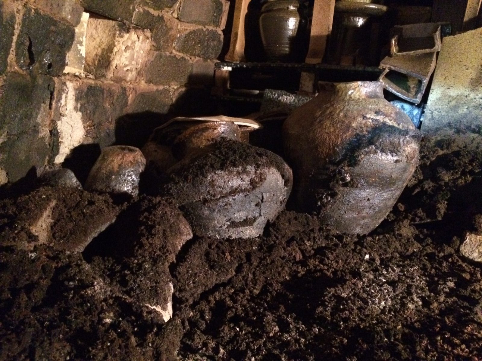 Pottery making | 独華陶邑