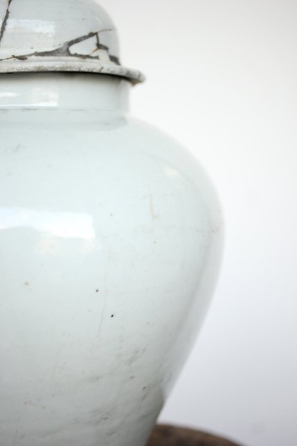 古伊万里白磁 沈香壺 P171｜骨董店 のびる 古美術 骨董 和風建具 蔵戸