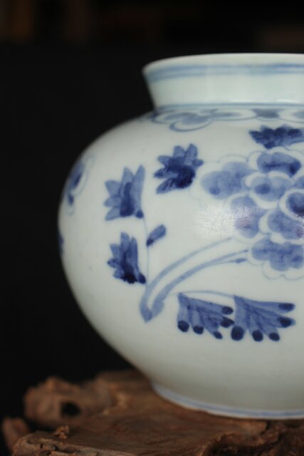 李朝染め付け牡丹文様小丸壺/分院窯