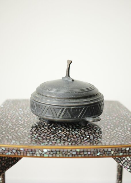 李王家美術工場造/美銘 大正四年 朝鮮鉄道記念/行啓記念 李朝鍋意四足