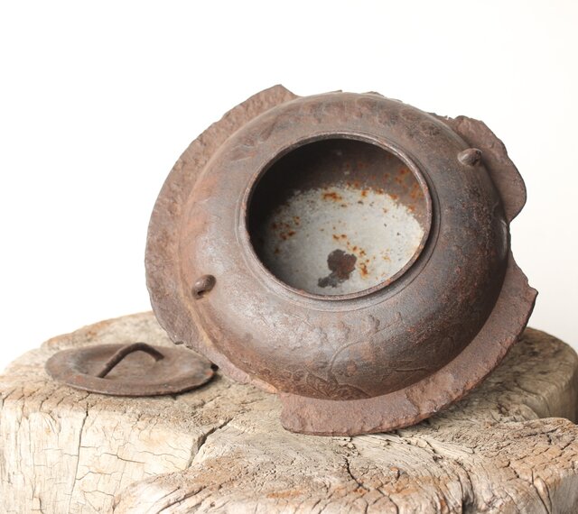 平蜘蛛釜/透木釜 M383｜骨董店 のびる 古美術 骨董 和風建具 蔵戸 買取