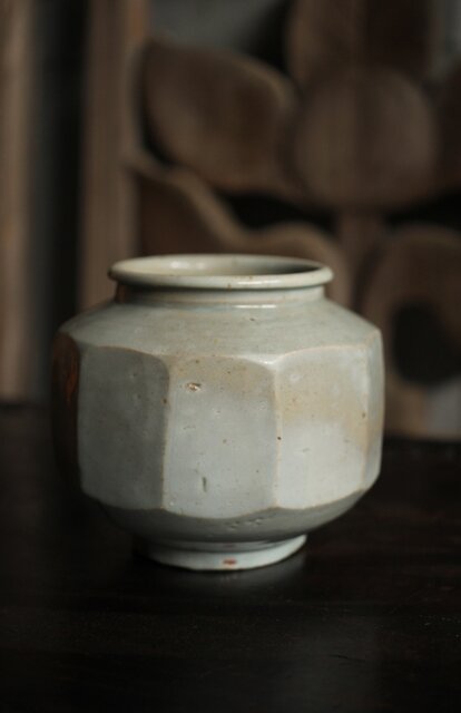 朝鮮李朝 白磁面取壺 P522｜骨董店 のびる 古美術 骨董 和風建具 蔵戸