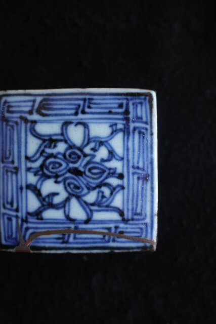 白磁青花 青絵 ダミエ線描 変わり市松花紋 汕頭レース風 ≒13㎝2