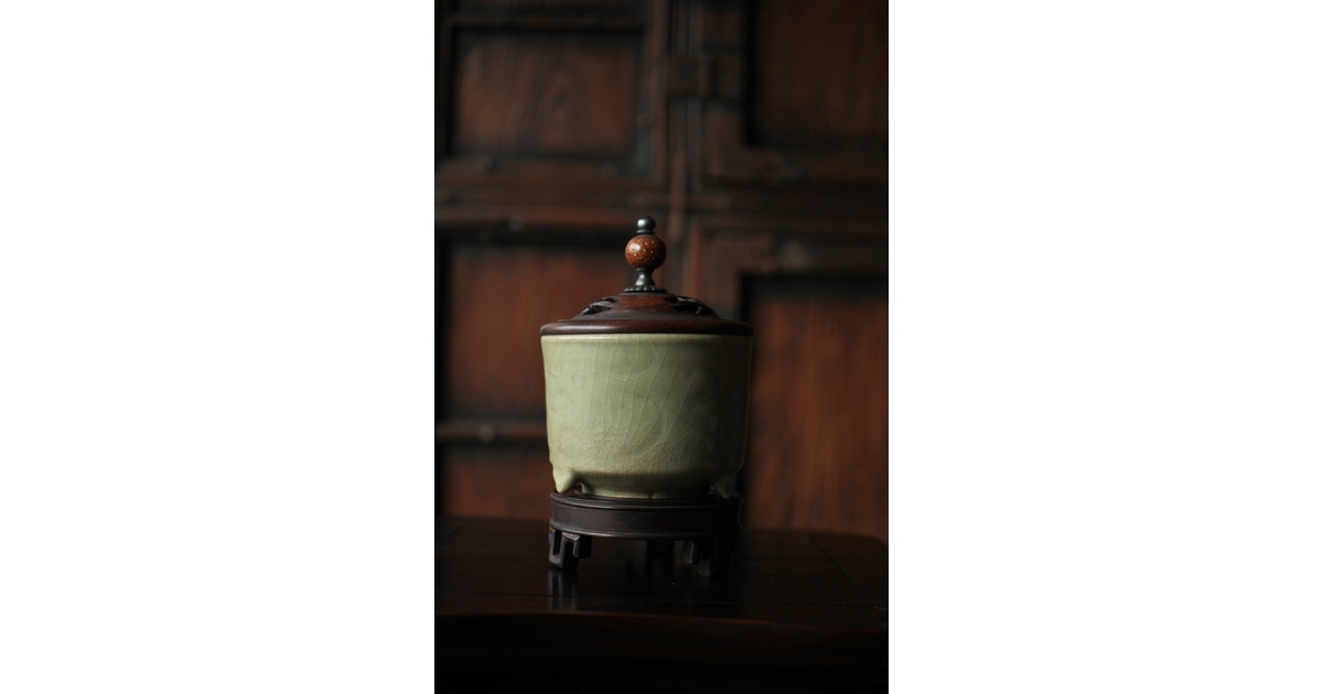 香炉 白磁 古陶磁器 骨董 アンティーク China 三つ足 花 古玩 古美術