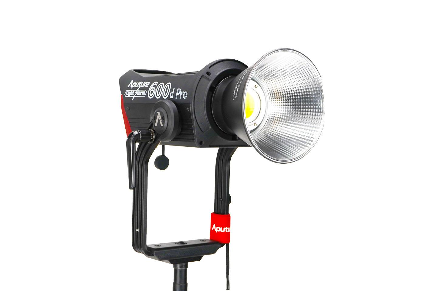 Aputure LightStorm 600d Pro｜撮影機材レンタルからEDIT・MA作業まで