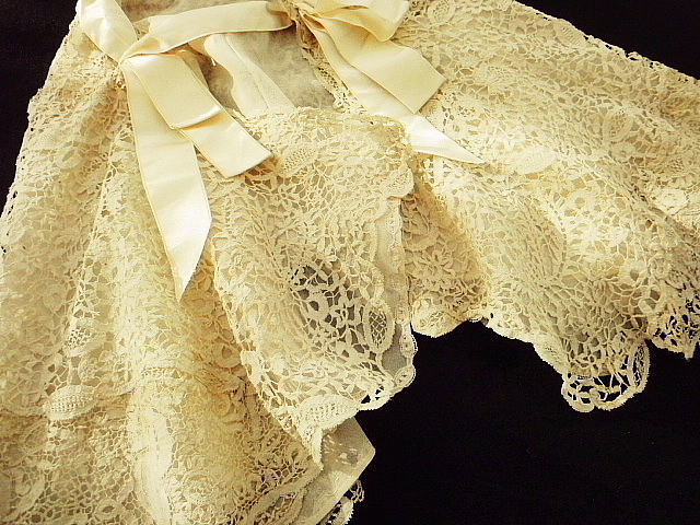 アンティークレース: 16世紀から20世紀の美しく繊細な手仕事