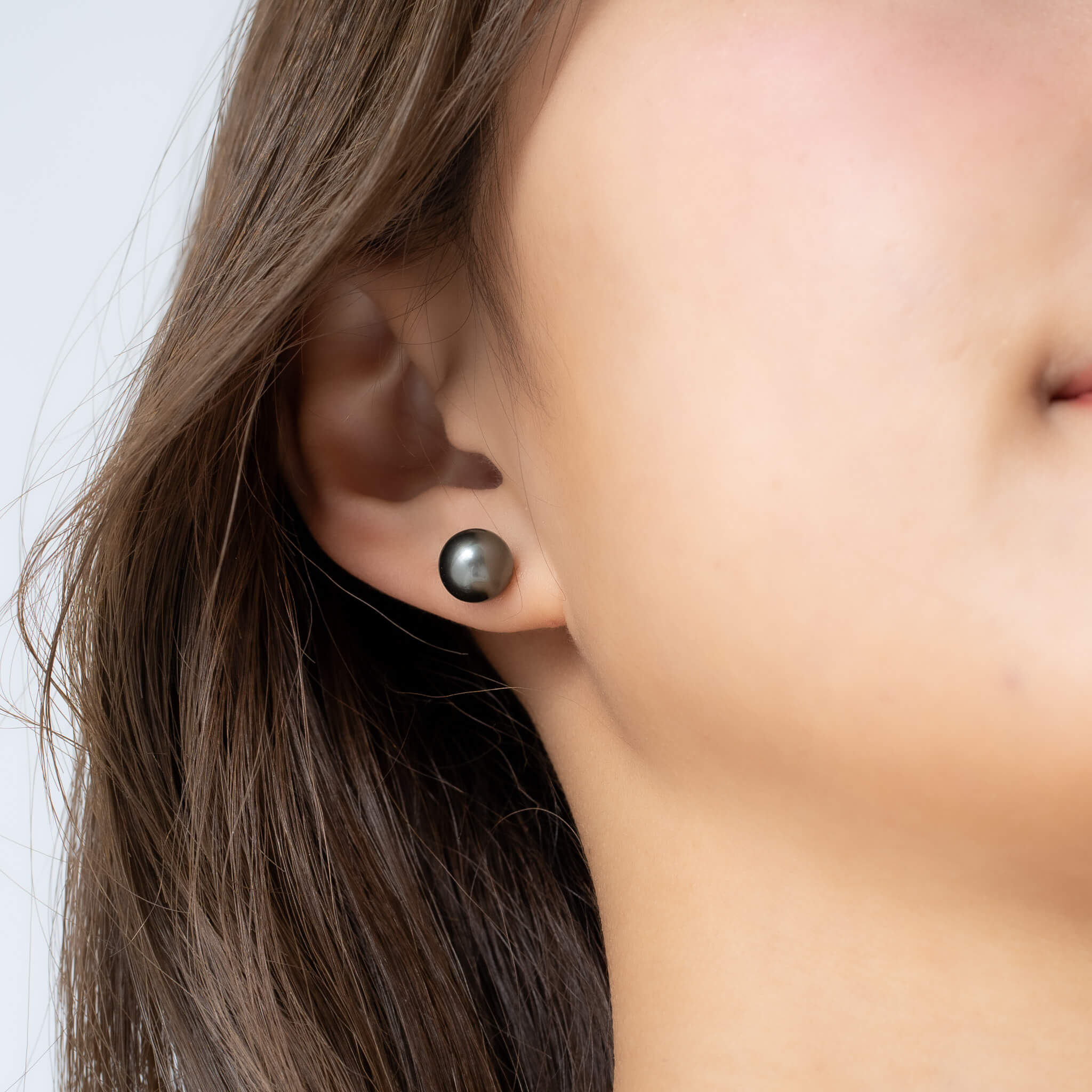 ブラックパール プラチナ スタッドピアス｜無調色 黒蝶真珠 タヒチ