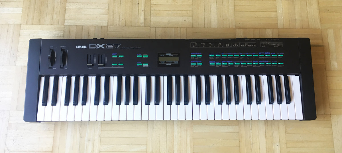 YAMAHA DX27 Synthesizer | Spookey Ruben