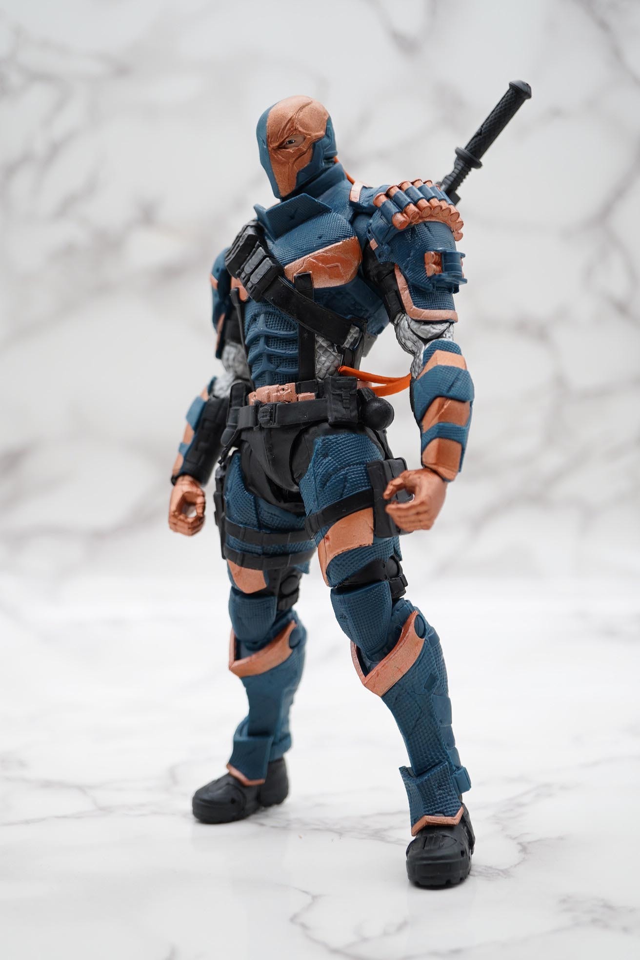 ホットトイズ バットマン アーカムビギンズ デスストローク 1/6 VGM030