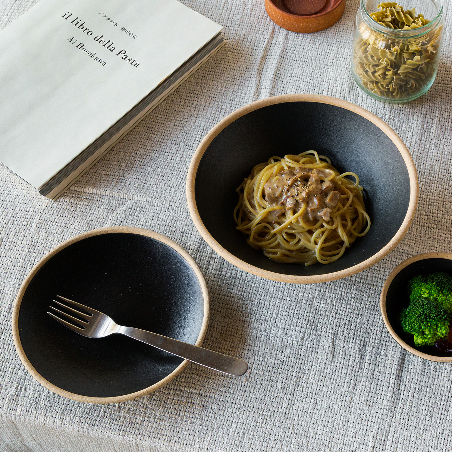 Standard Edition｜玄マット 玉フルーツ皿｜西海陶器 | SAIKAI B-SHOP