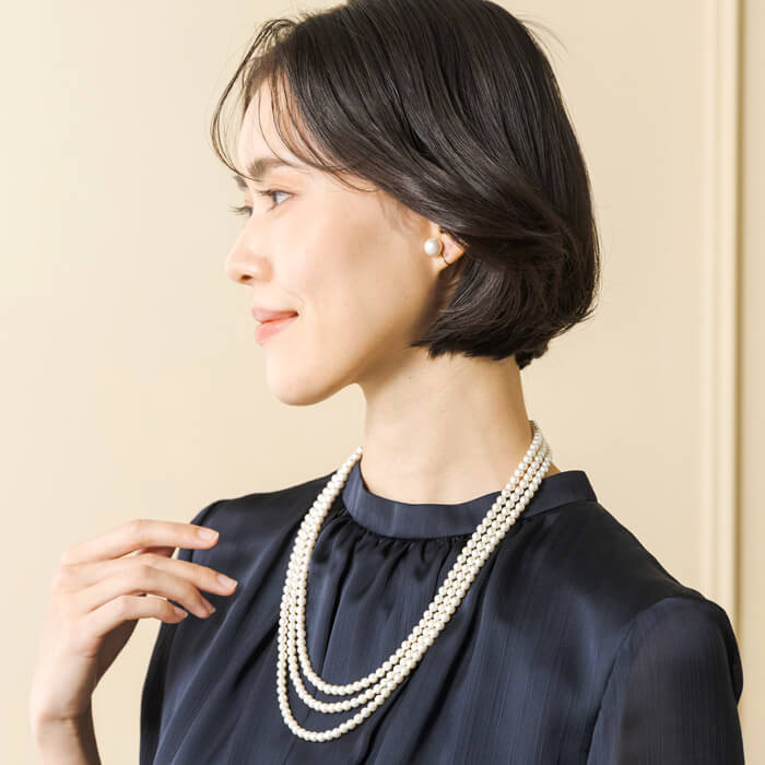 上品な雰囲気、3連パールネックレス ・ホワイト｜東京ソワール
