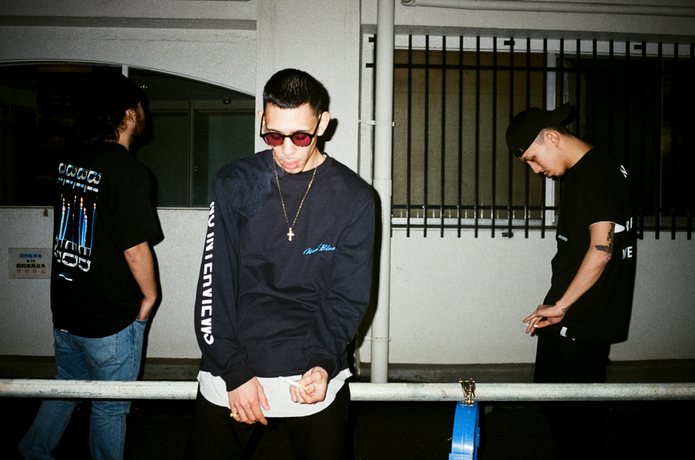 IOのアルバム『Mood Blue』リリースを記念したMAGIC STICKとのカプセル