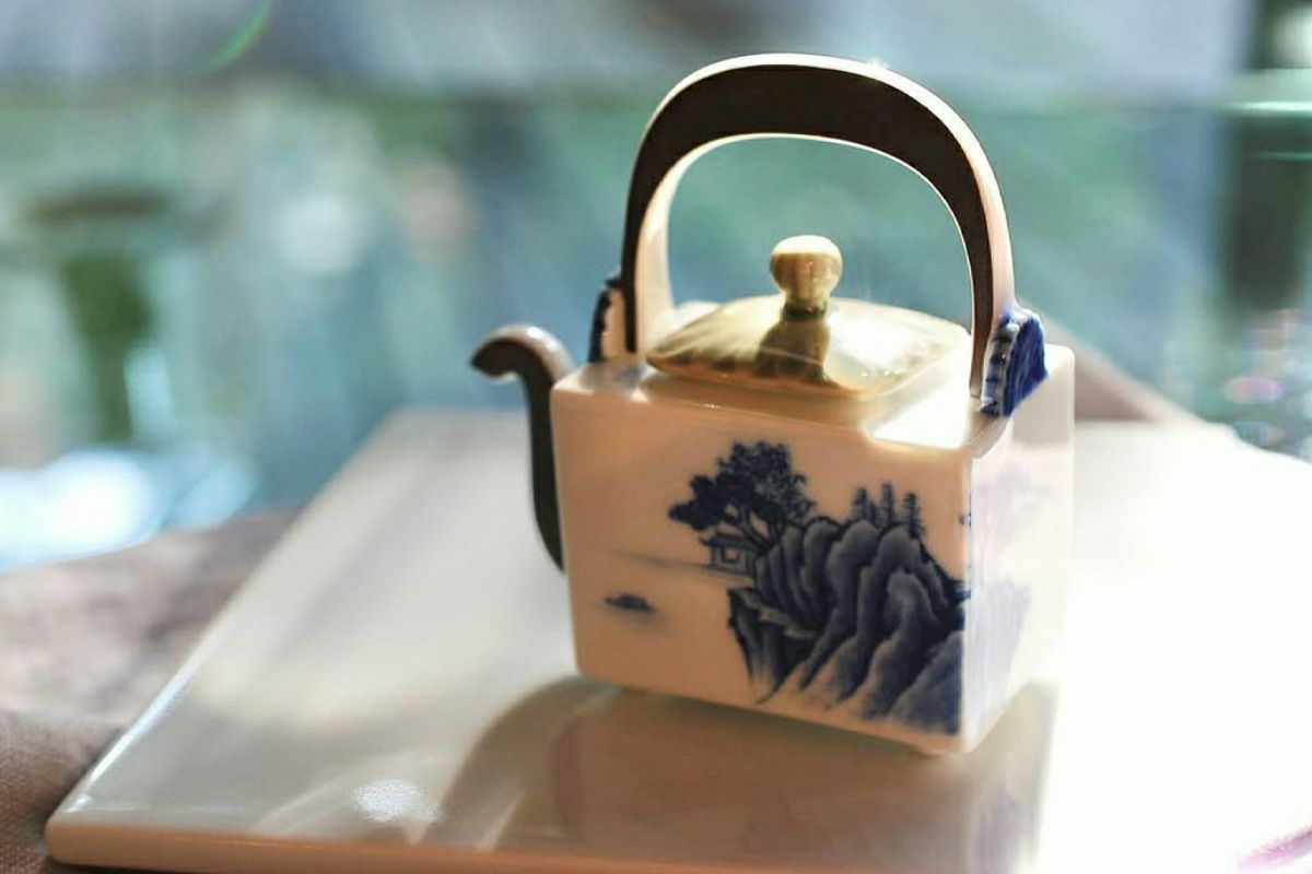 深川製磁 蛙細工付葉形鉢 トレイ 小物置き 深川製磁 蛙細工付葉形鉢