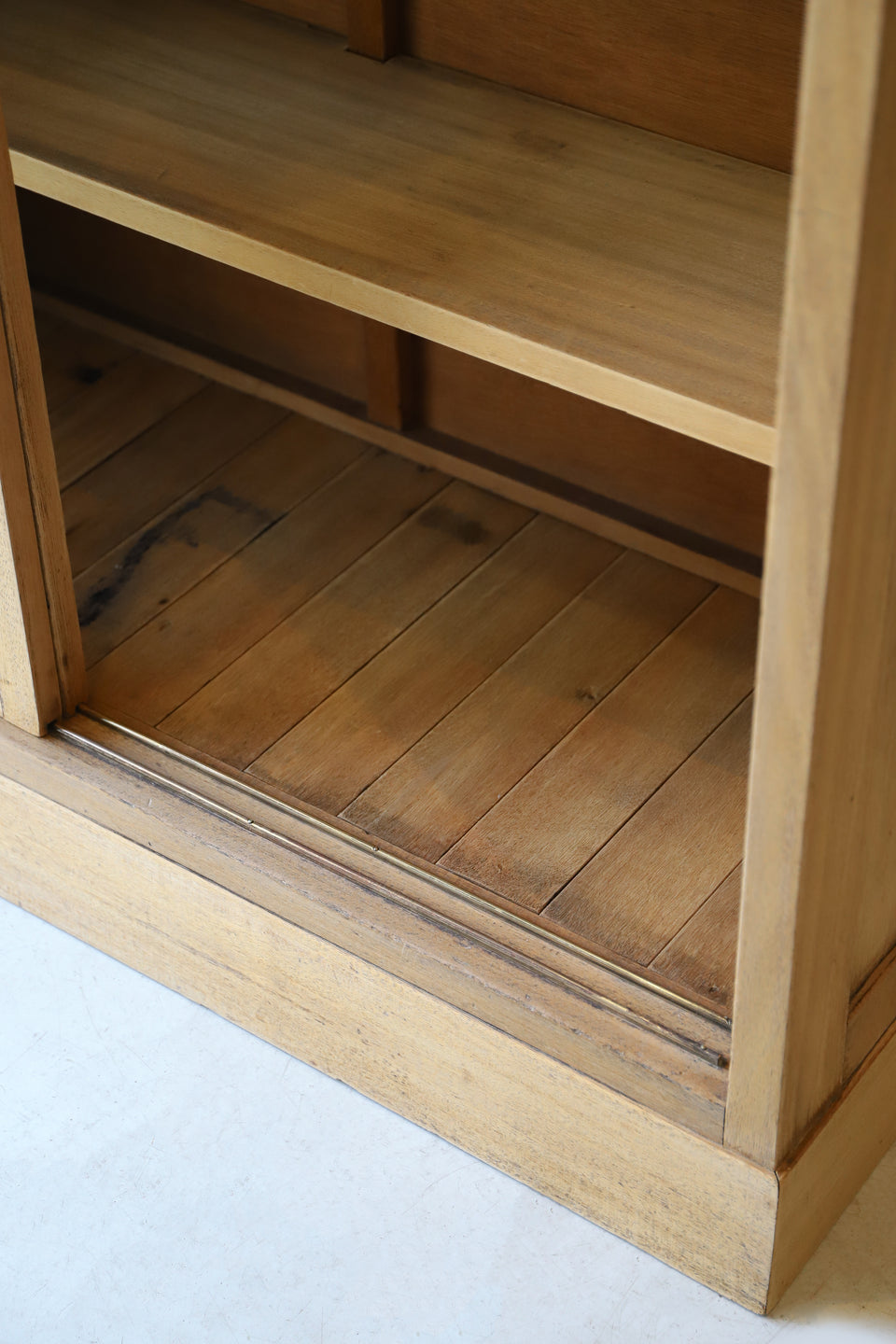 1111 アンティーク ダイヤガラスのキャビネット 飾り棚 ケース 古家具